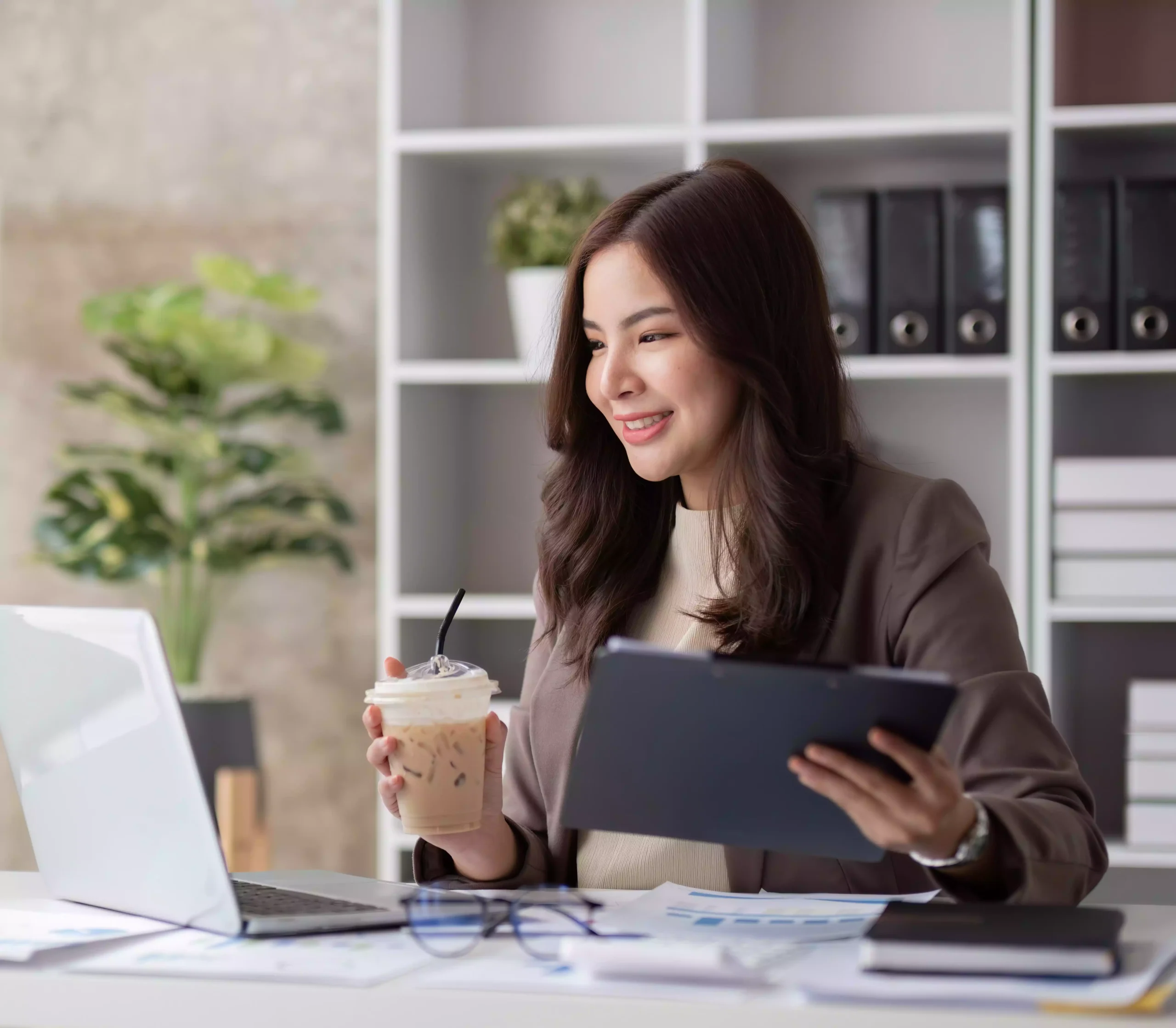 Team discussion on online advertising